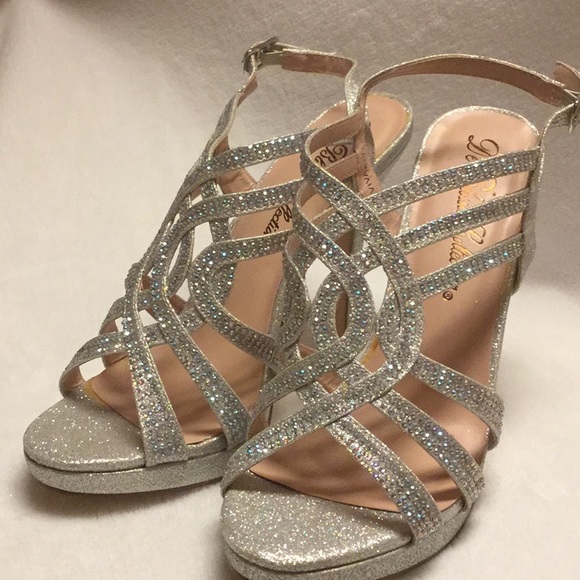 Shoes - Picture 3 of 8